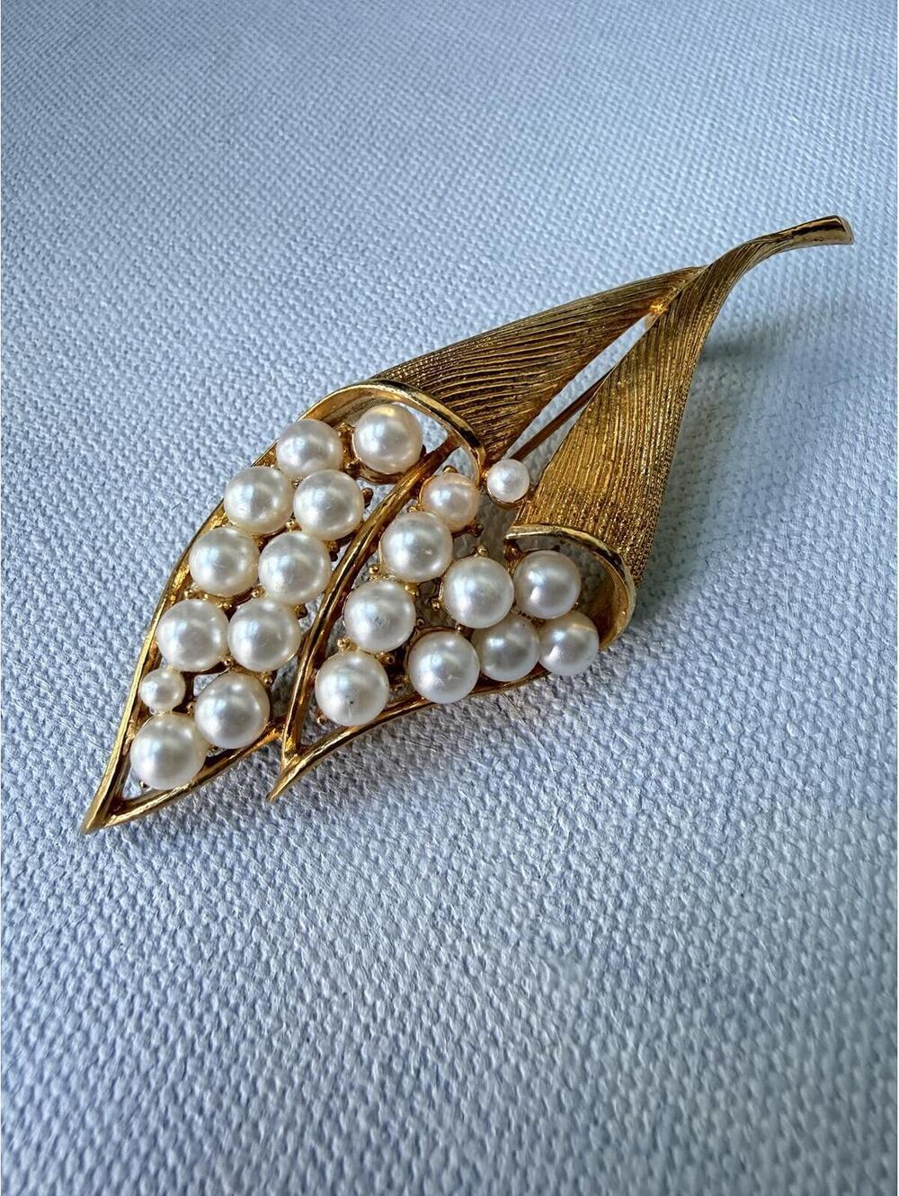 Vintage Faux Pearl Gold Tone Leaf Brooch Pin Mid Century